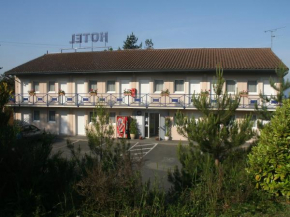 Отель Riv'Hotel  Деказвиль
